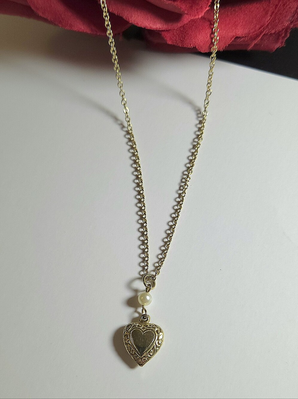 Vintage SAQ Avon Gold Tone Ornate Heart & Faux Pearl Pendant Necklace Choker 15"